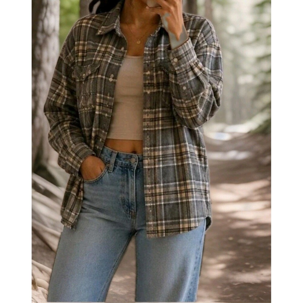 Old Navy The Boyfriend Shirt Button Up Size XL Gray Cream Plaid Flannel Neutral